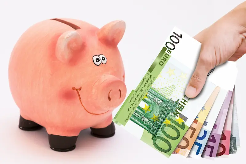 Cuánto dinero entra en una alcancia de cochino o alcancia marrano